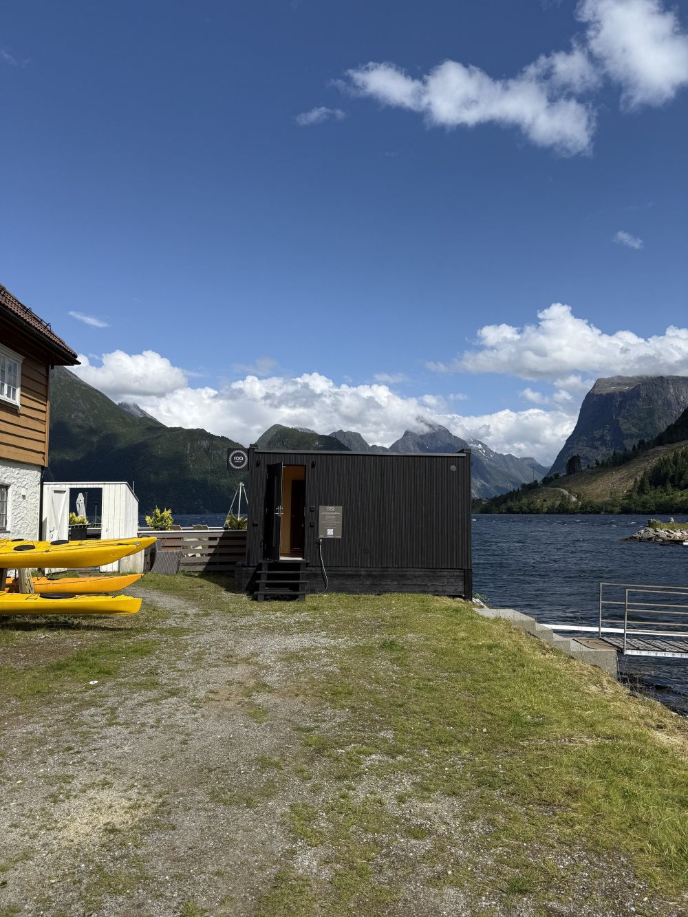 Badstue sæbø  ro mellom fjord og fjell