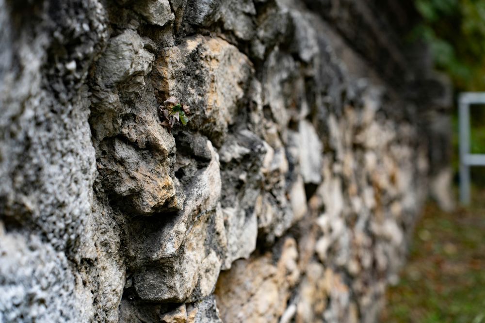 Støttemur-blokker i naturstein for varige løsninger